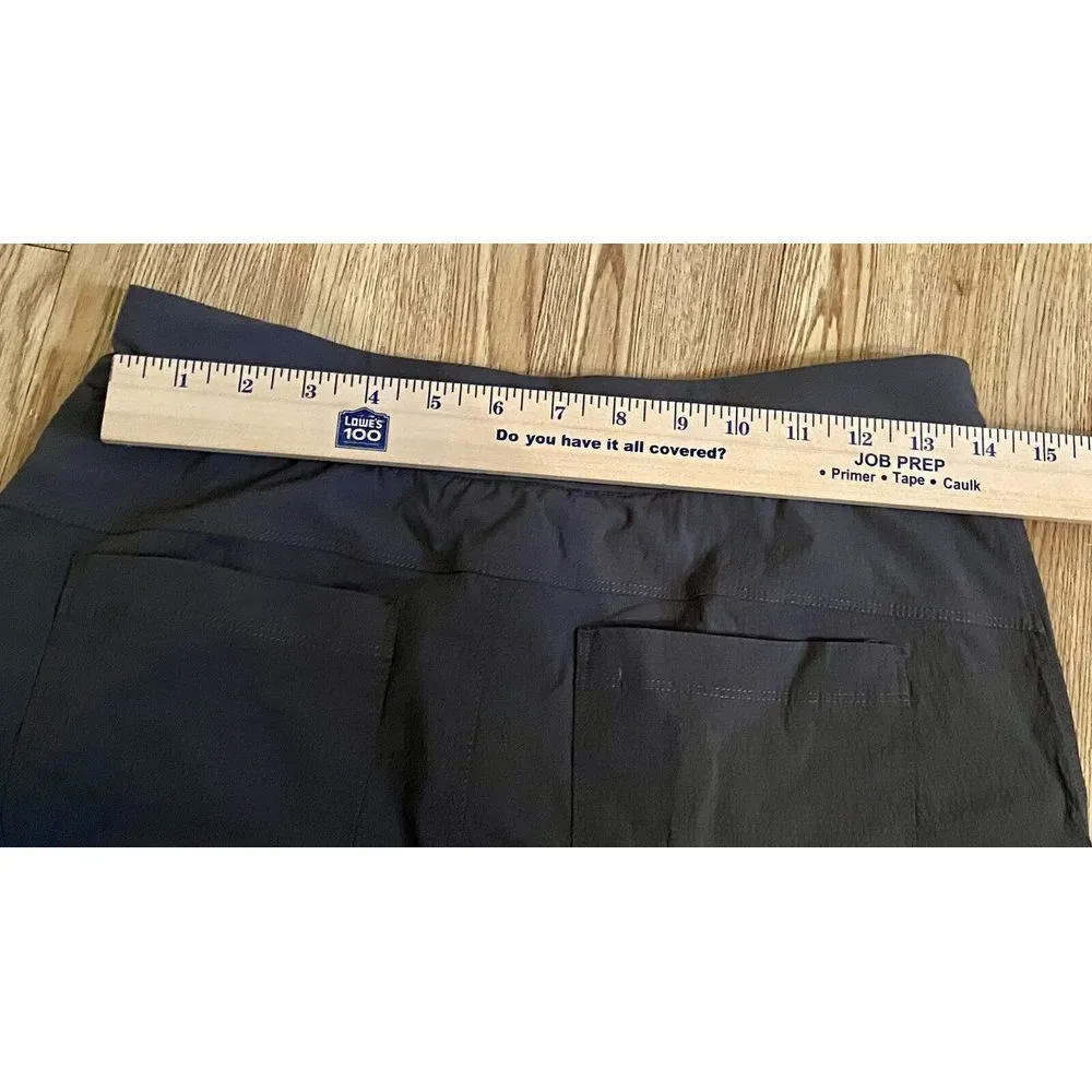 Athleta‎ Shorts Woman's Sz 4 Gray Multiple Pockets Hiking Walking Lightweight G
